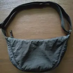 ユニクロ ラウンドミニショルダーバッグ　黒