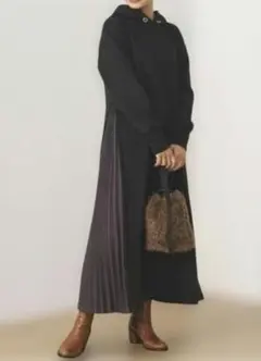 美品・ビームスハート・ロングワンピース・サイドプリーツ・裏起毛・フード付き・黒