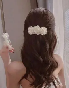 ホワイト花　ヘアクリップ