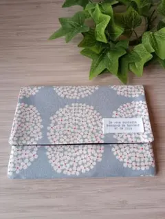 お薬手帳、通帳、診察券、カードも入るマルチケース布タグ付きラスト1