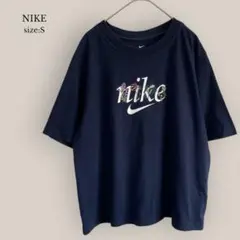 ナイキNIKE プリントTシャツ　花柄刺繍　ネイビー　綿100% 半袖のサムネイル