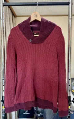 ワインレッド ボタン付きニットセーター