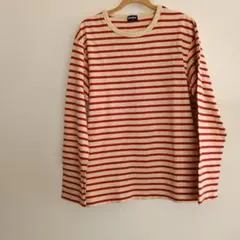 ユニクロの赤とベージュの縞模様長袖シャツ