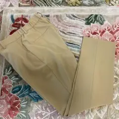 ベージュ ストレートパンツウエスト64cm ヒップ88cm