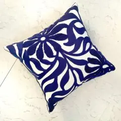 ネイビーとホワイト 花柄 ししゅう クッションカバー 45×45 北欧　おしゃれ