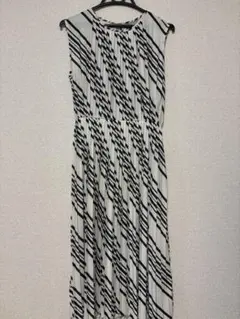【新品未使用品】H&M 白黒ストライプ ノースリーブワンピース M