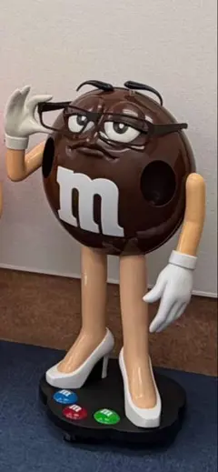 M&M's ブラウン キャラクター ディスプレイ スタンドのサムネイル