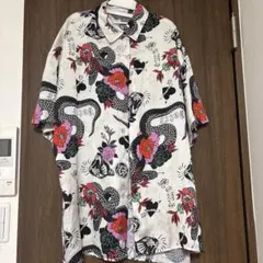 Bershka 総柄 半袖シャツ タトゥーデザインのサムネイル