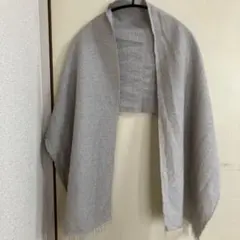 FENDI グレー ショール フリンジ付きのサムネイル