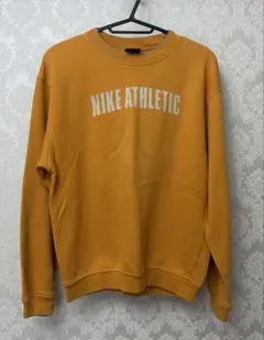NIKE オレンジ トレーナー