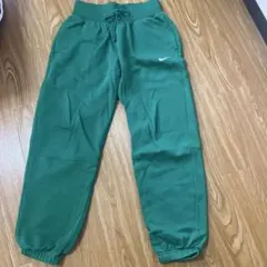 Nike グリーン スウェットパンツ　裏起毛