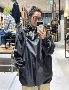 niko and…　CITY CREEK パッカブルレインプルオーバー ブラックのサムネイル