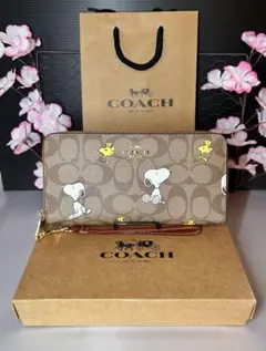 COACH コーチスヌーピー シグネチャースナップ二つ折り財布 - メルカリ