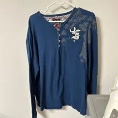 青い長袖カットソー 花とウサギデザイン