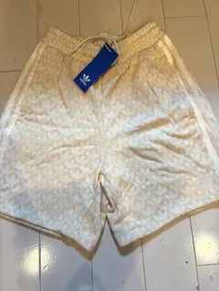 アディダスオリジナルス　ショートパンツ　レディース