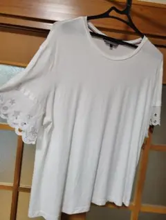 TOMMY HILFIGER　ホワイト 半袖Tシャツ 星型刺繍