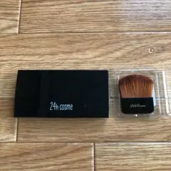 24hcosmeコンパクトとブラシの2点セットのサムネイル