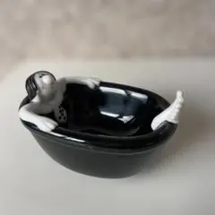 石鹸置き　(で入浴する専門の男）