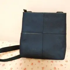 印傳屋 ショルダーバッグ 杉綾 紺×黒のサムネイル