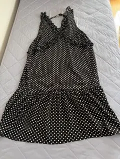 フリル付き黒白水玉キャミワンピース
