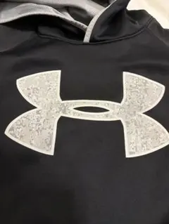 Under Armour ブラックパーカー YXL
