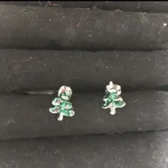 クリスマスツリー　ピアス　未使用
