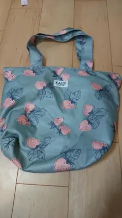 KALDI いちごトートバッグ&トラベルポーチセットのサムネイル
