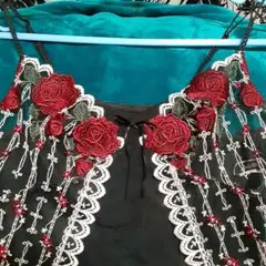 サルート　希少ヴィーナスシリーズ36グループ　赤薔薇ホワイト刺繍　キャミソール