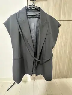 ブラック ノーカラーベスト サイドポケット付き　ZARA