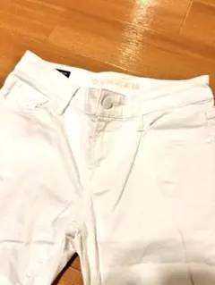 未使用に近い　デンハム　MONROE ホワイト　ストレッチジーンズ　W24L28