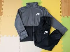 １４０★NIKE ナイキ　ジャージ　上下　トレーニングウェア　男の子　女の子　黒