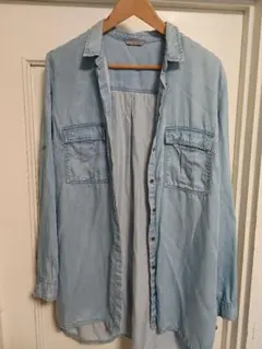 【GUESS】 週末セールライトブルー タンガリーシャツ