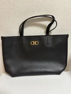 フェラガモ ガンチーニ バッグ 黒レザーバッグ