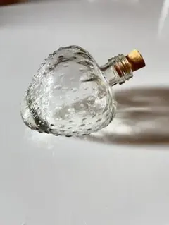 イチゴ型ガラス小瓶　コルク栓付き　インテリア
