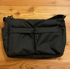 新品未使用　UNIQLO ユニクロ ブラック マルチポケットショルダーバッグ