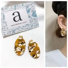 2269☺︎メタルゴールドと柄イエローブラウンのオーバル型ピアス☺︎