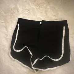 ブラックショートパンツ ホワイトライン付き