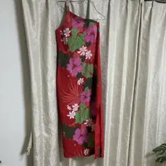 赤い花柄ムームー ドレス