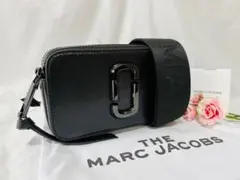 人気！MARC JACOBS スナップショット カメラバッグ ブラック 001のサムネイル