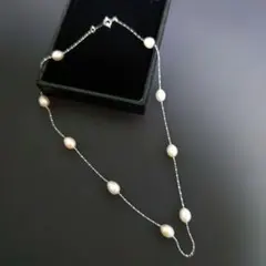 美品　真珠とシルバーのネックレス　パールモチーフステーションネックレス　刻印無し
