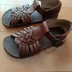 ブラウン 編み込みデザイン サンダル