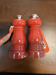LE CREUSET ミル 2個セット salt and pepperのサムネイル