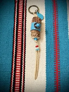 レザーとエゾシカの角のキーホルダー　ターコイズ　ハンドメイド