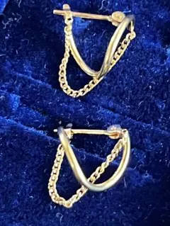 エテ　アガット　好きさんにも！k18 ウェーブ　ダブルフープピアス　チェーン