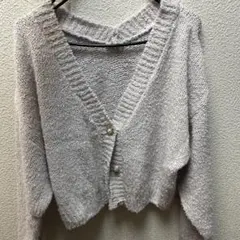 薄いパープル Vネックニットカーディガン　短め丈