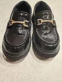 キッズ　ブラック ローファー 厚底 ゴールドバックル　日本サイズ17㎝