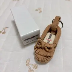【新品】MINNETONKA ミニチュアシューズキーホルダー タウペのサムネイル