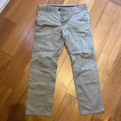 ベージュ チノパン バックポケット付き