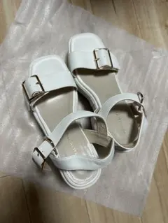 ホワイトバックストラップサンダル