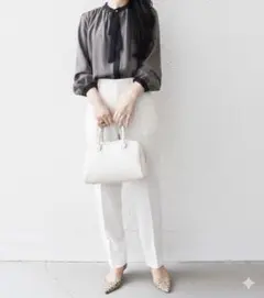 1点限り！【SHIPS】パールモチーフボウタイブラウス チャコール